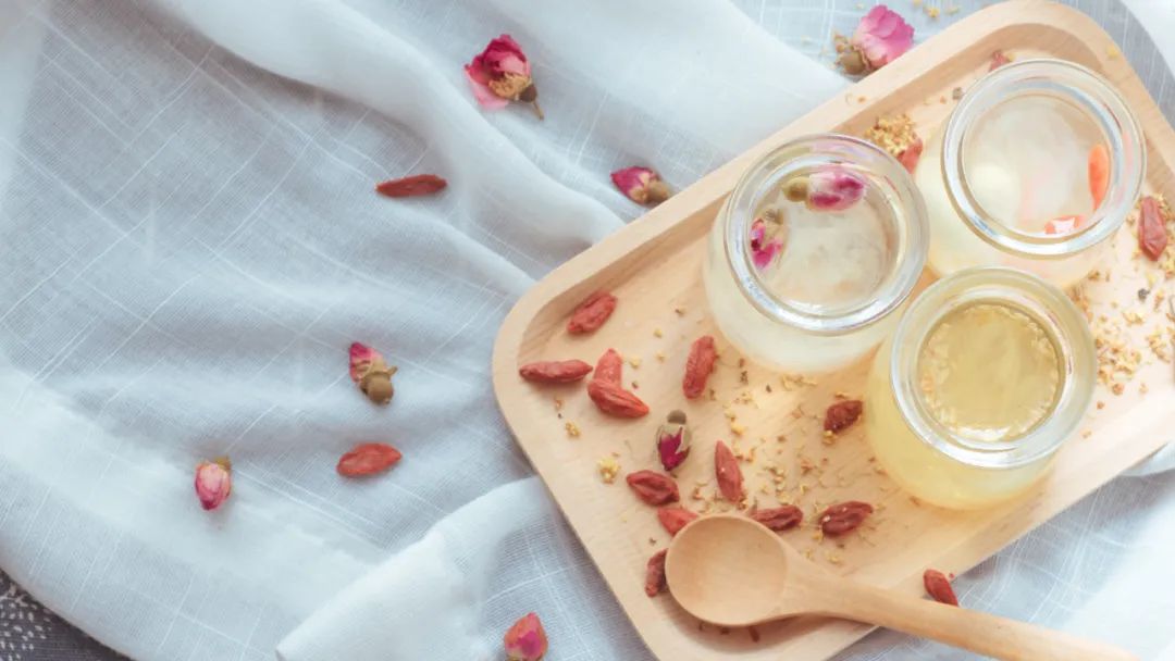 Drink a bowl of "Astragalus Porridge" in Sanfu, tonic, strengthen the spleen and stomach, and