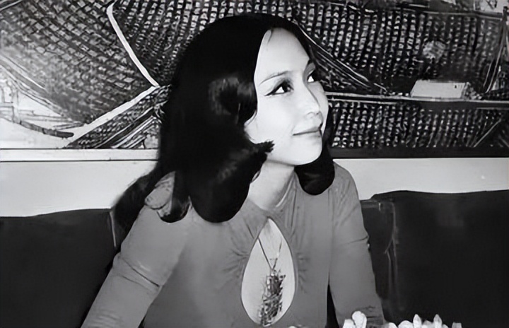 She: Asia's No. 1 porn star, naked, worked as a spy, and later became