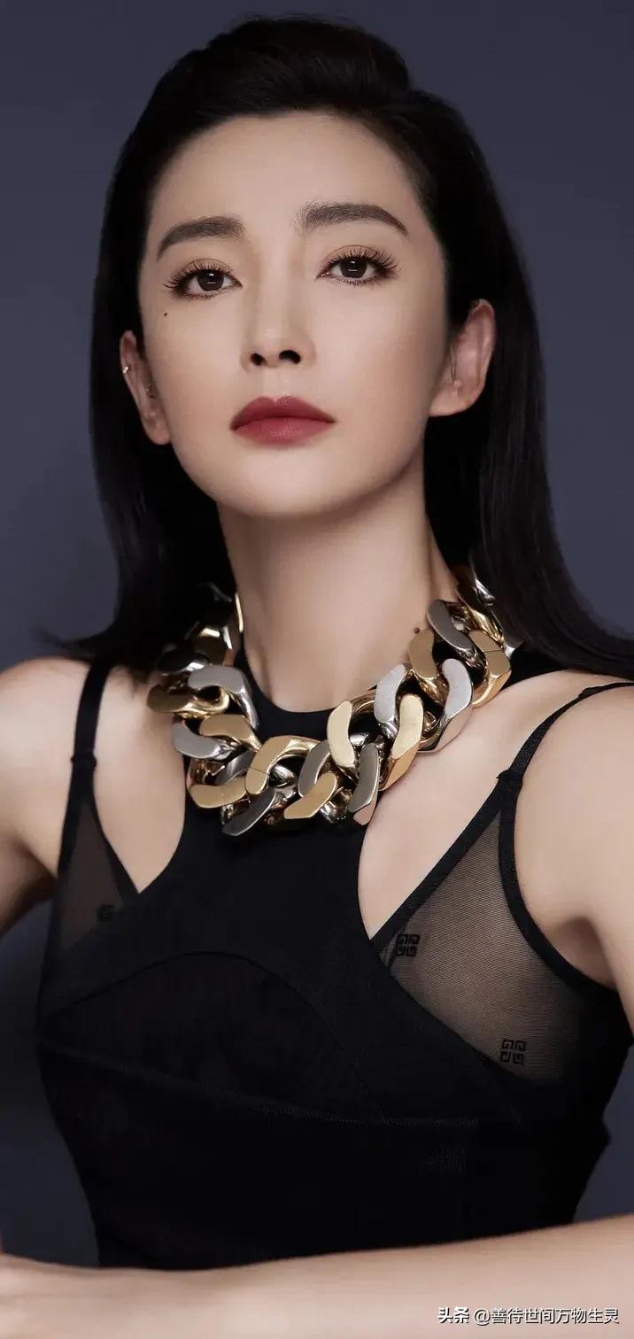 Li Bingbing Fashion Photo Album (Collector's Edition) - iNEWS