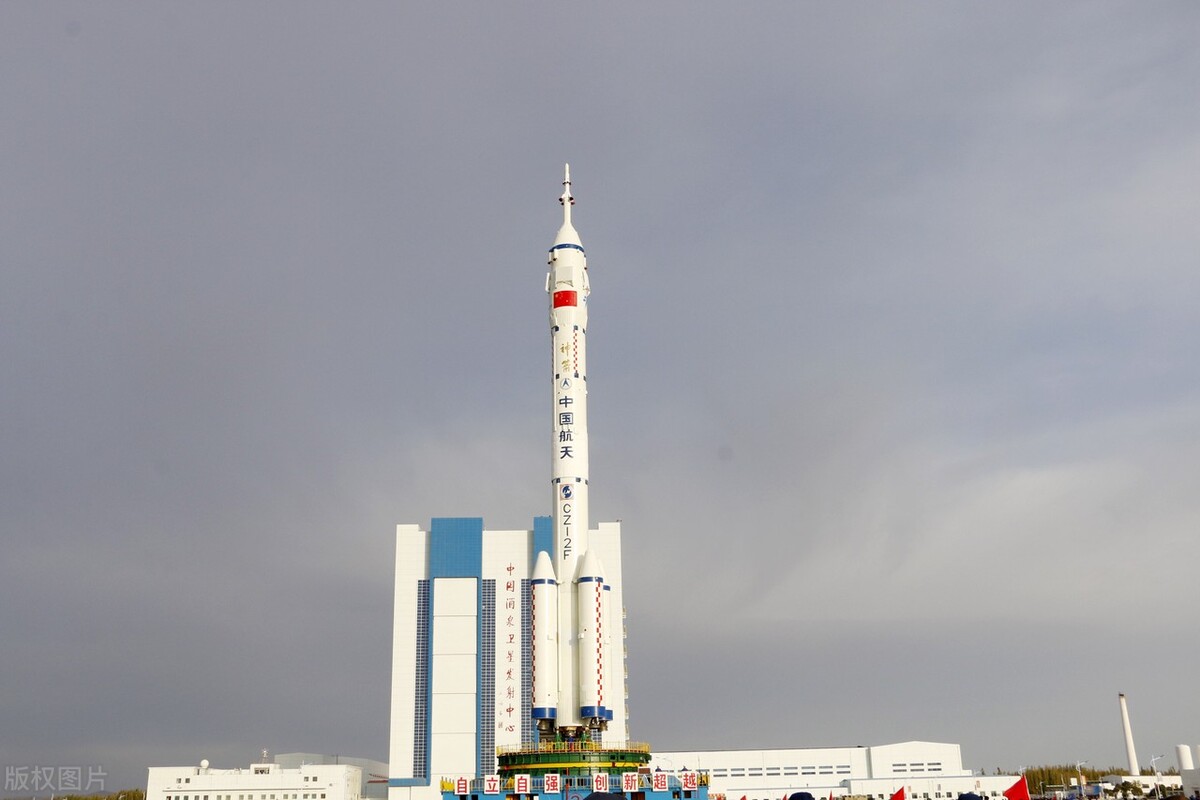 Do you know how astronauts drink water on the space station? iNEWS