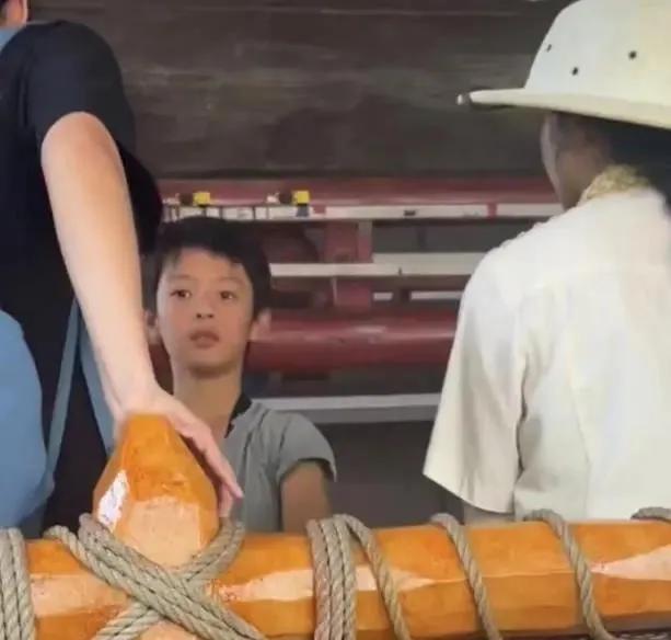 Sun Li's family appeared in Singapore, their bodies were fat and their ...