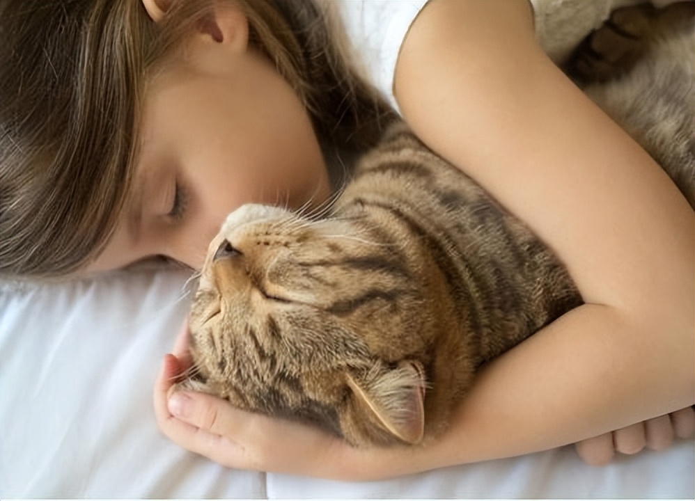 Amazing! It turns out that sleeping with cats has these benefits, and
