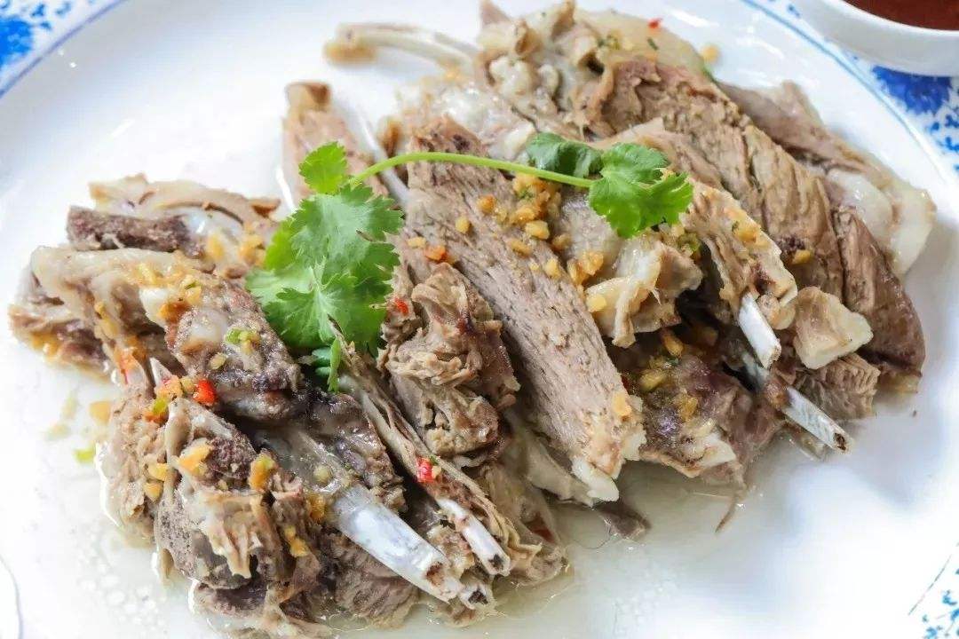 Take everyone to see our Xinjiang cuisinehandcaught lamb iNEWS
