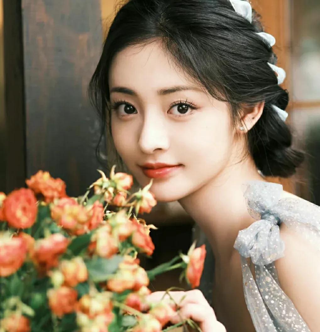 Little Gossip, Wang Hedi, Hu Ge, Yang Zi, Zhou Jieqiong - iNEWS