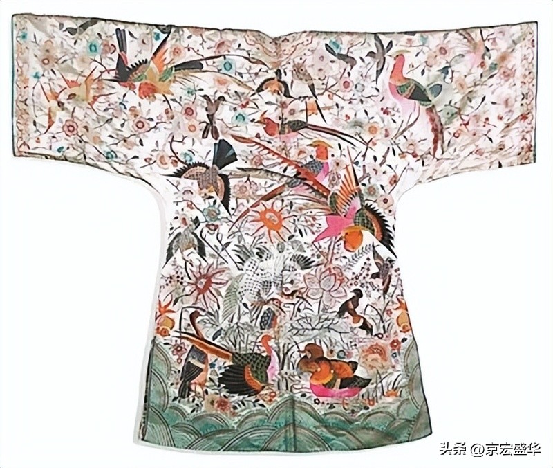 One thousand stitches, magnificent embroidery, colorful because of