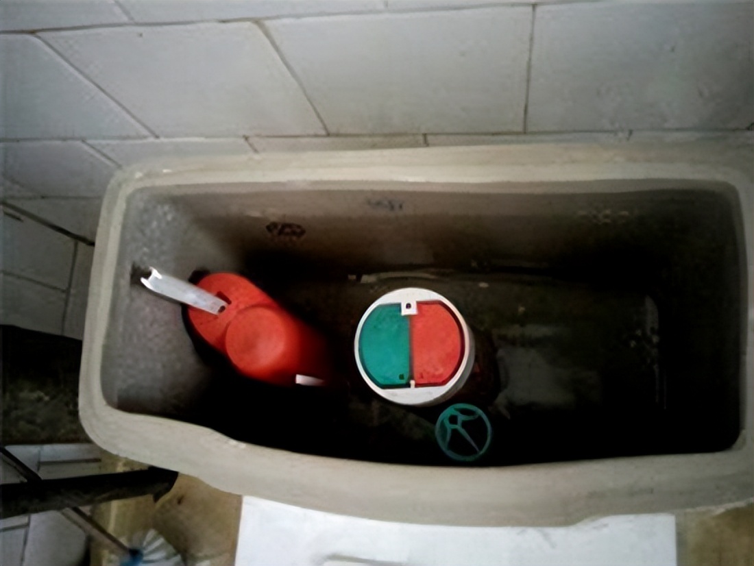 How to repair the leaking water tank in the toilet? Come and learn a