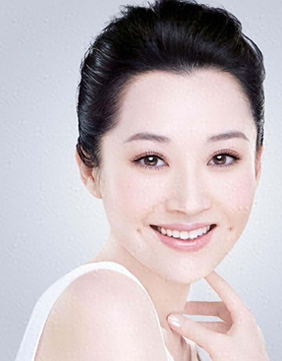 Besieged on all sides, the middle-aged actress is full of charm! - iMedia