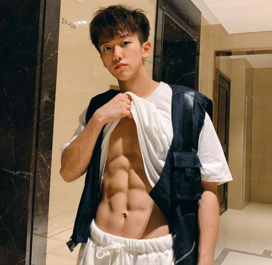 Ren Jialun, a celebrity in film and television dramas, also has the experie...