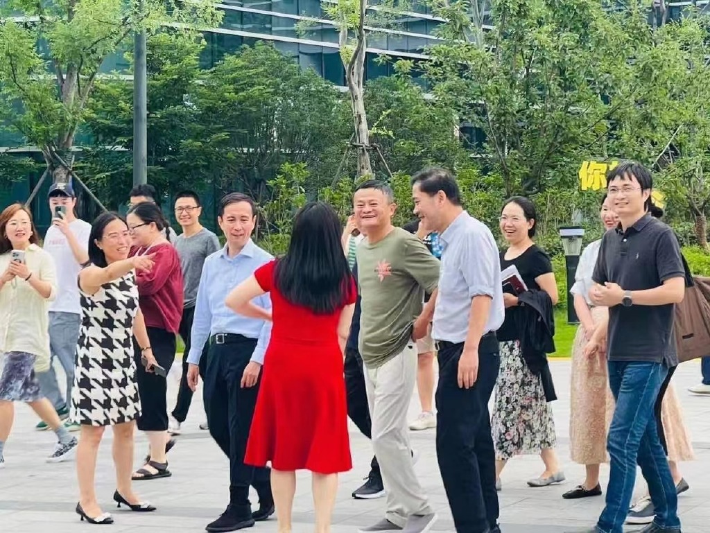 Ali's new coach Cai Chongxin took office, his wife Wu Minghua has an ...