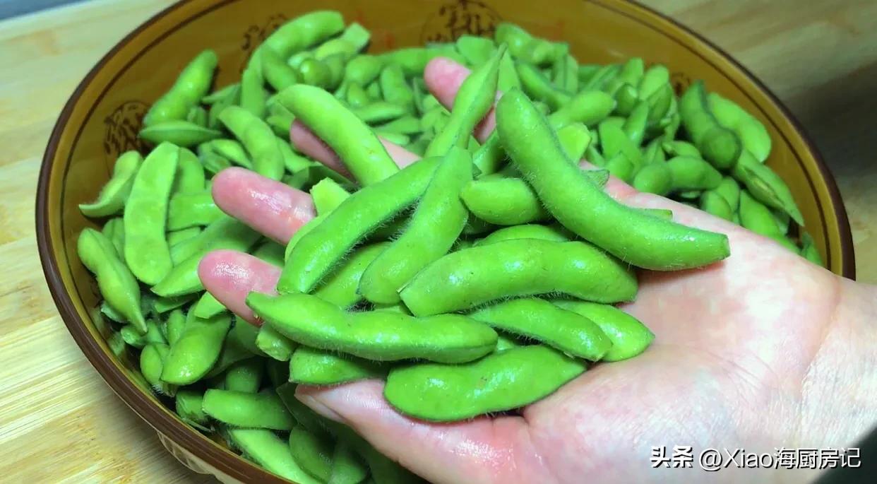 In hot weather, you need to eat edamame. If the edamame is not cooked well, the color will turn
