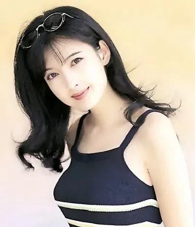 Classic pictures of Zhou Huimin's temperament and beauty iNEWS