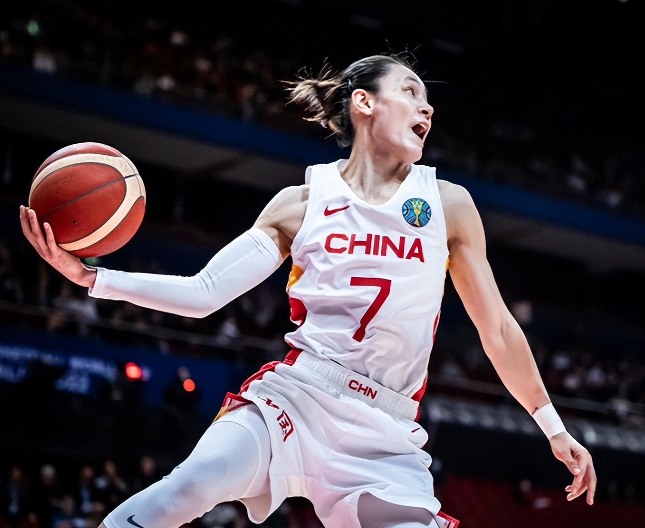 Chinese women's basketball team 61 to 59 Australia, Wang Siyu made a ...