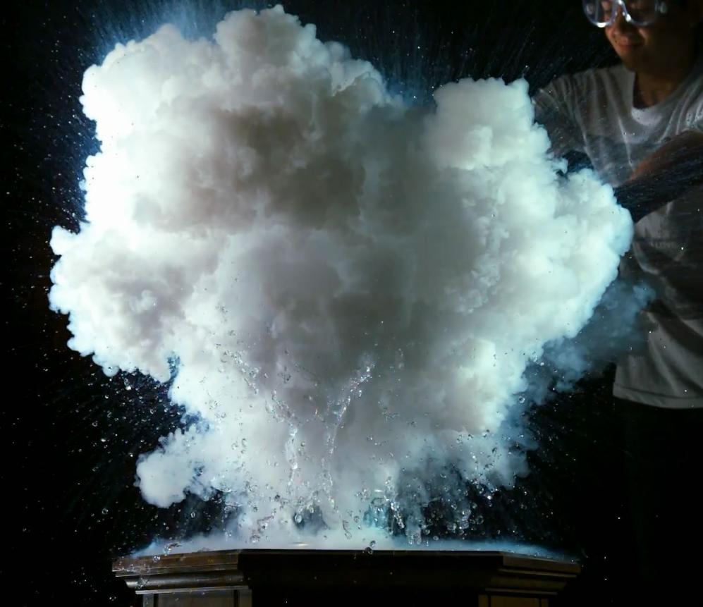 The explosion of the liquid nitrogen tank is like a rocket launch