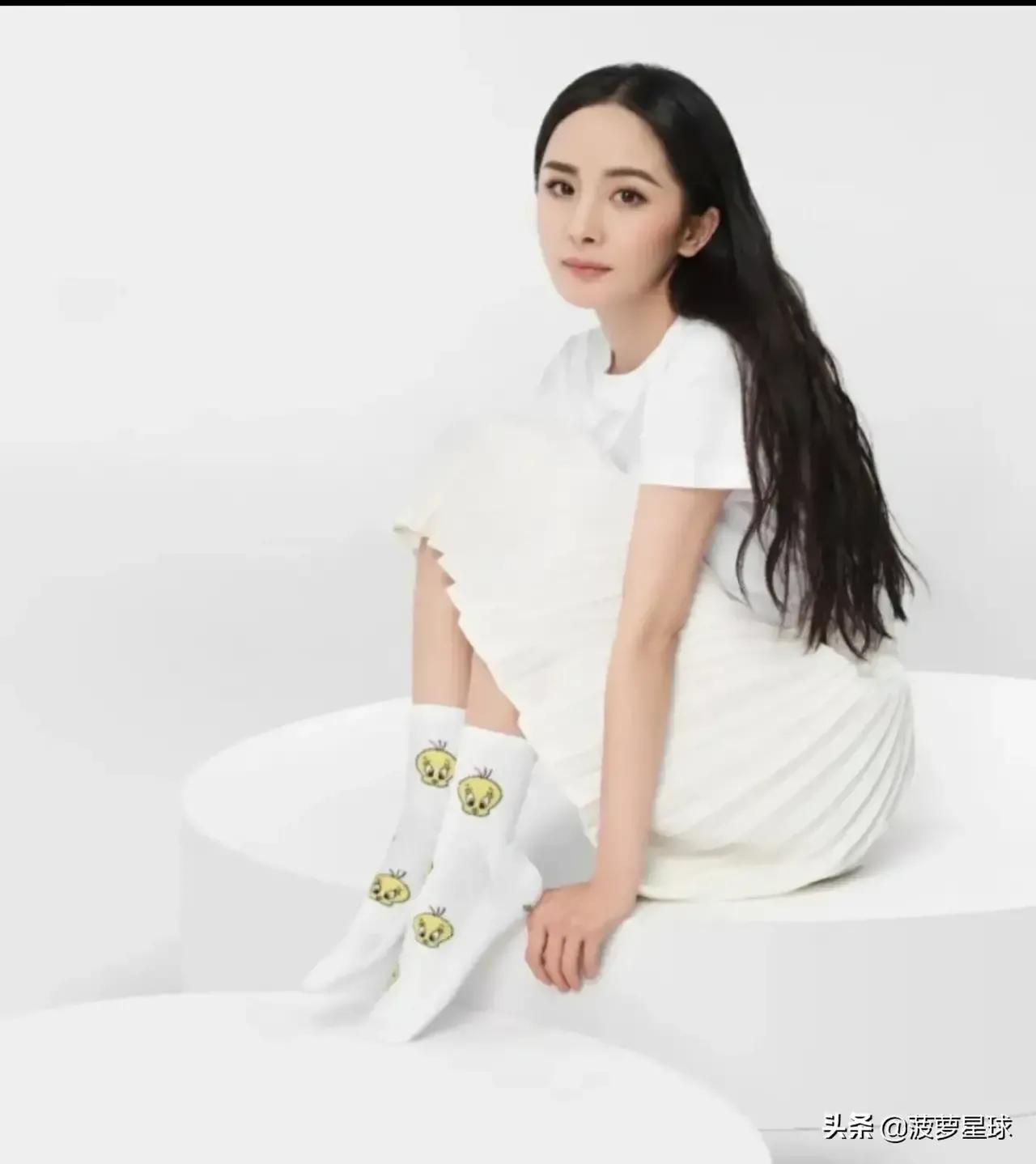 Yang Mi Long Legs And Jade Feet A Stunner In The World Beautiful Pictures Worth Collecting 