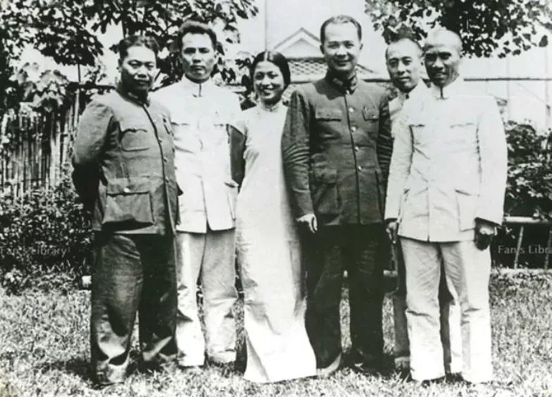 Sincere Friendship - Zhou Enlai and Huang Qixiang - iNEWS