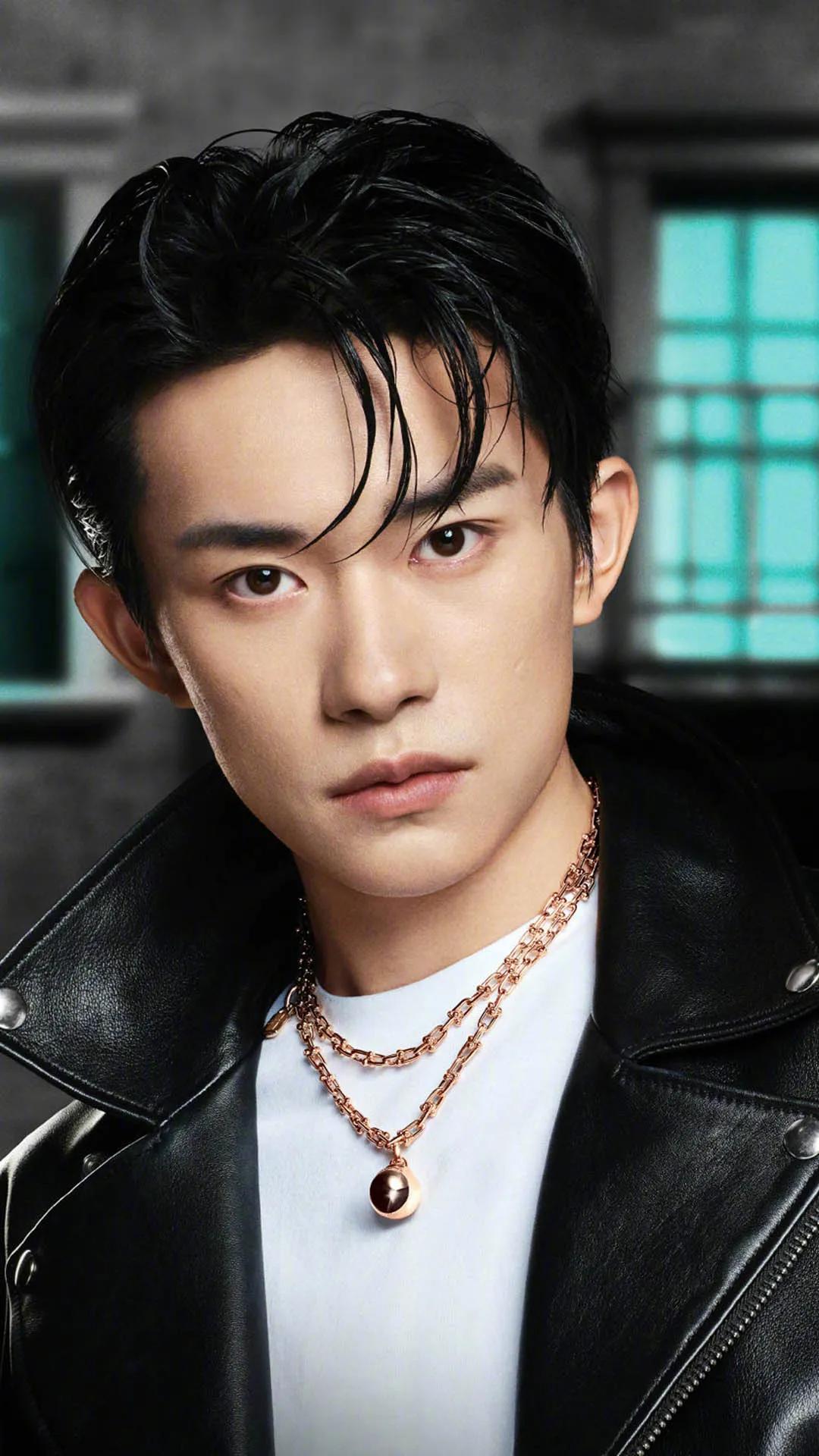 National Male God Yi Yang Qianxi - iNEWS