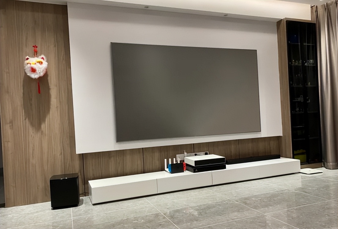 Laser TV is expensive, is it an "IQ and talk about the