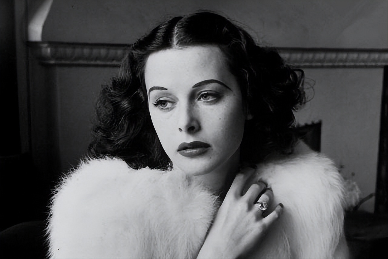 She acted in the first naked play in history and was known as "the most beautiful woman in the