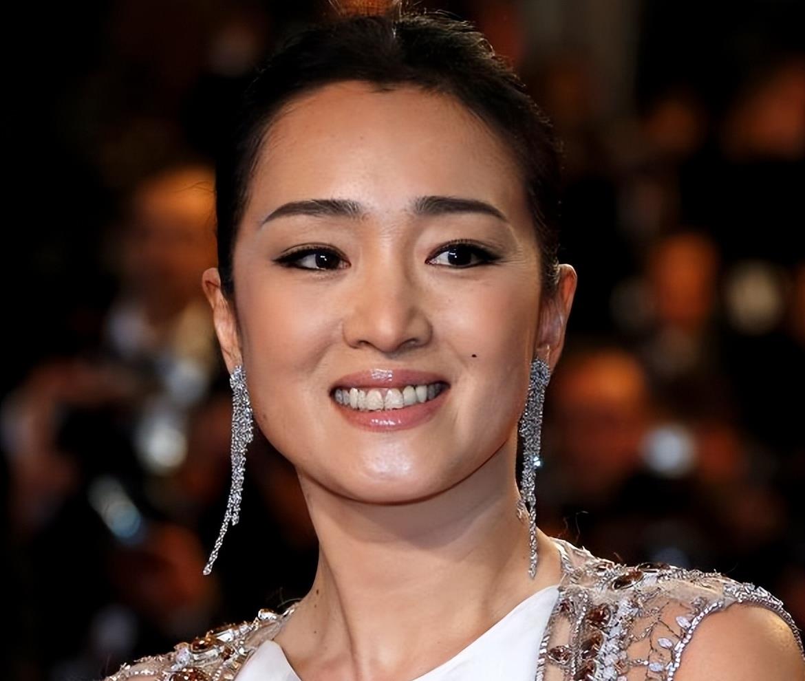 Gong Li finally felt relieved: she tearfully admitted that she had a ...