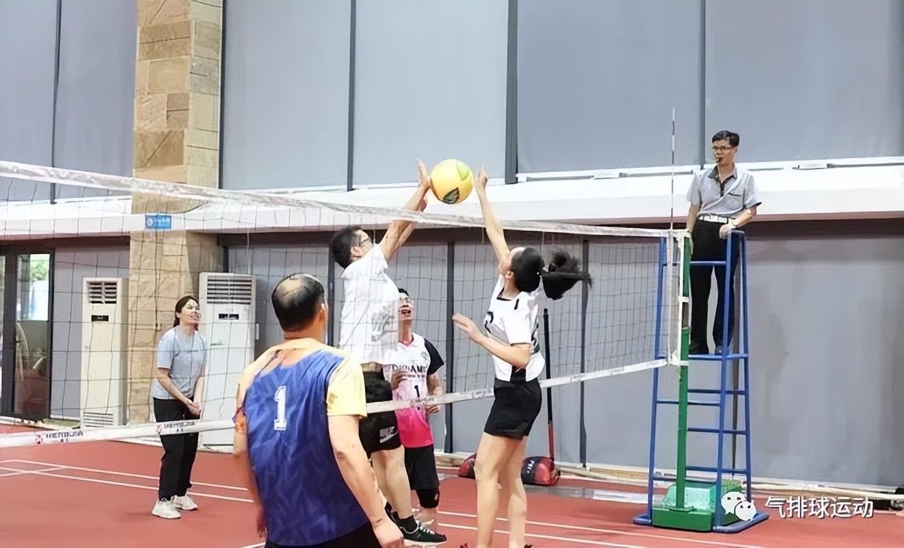 Targeted training of air volleyball frontal smash iNEWS