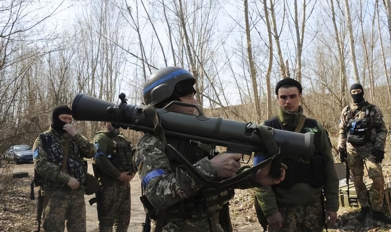 The portable cannons of the infantry: the anti-tank bazooka on the ...