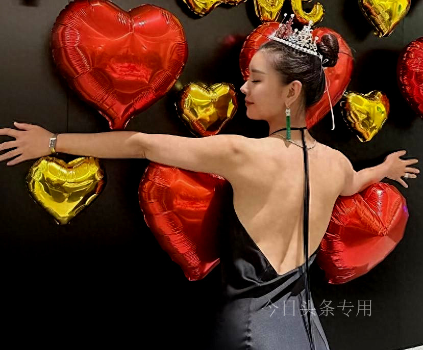 Li Xiaomeng celebrated her 38th birthday in a mansion. She looked like ...