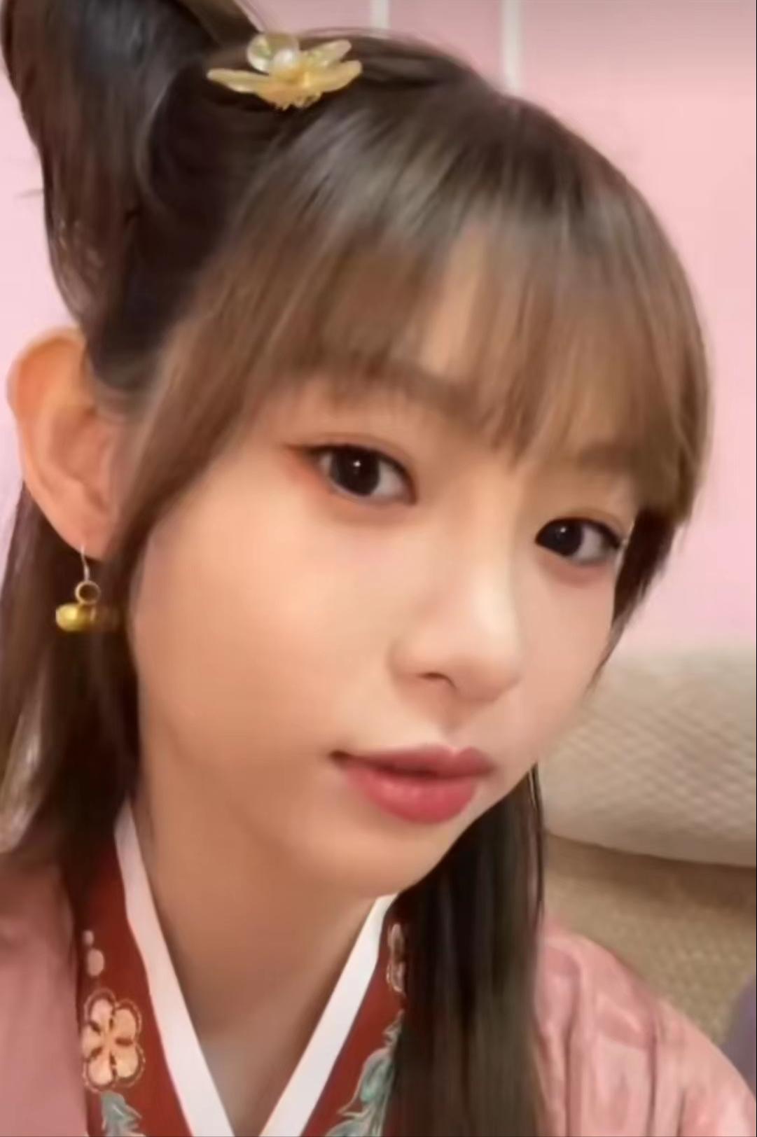 After the ruffian official announced his love affair, he updated the ...