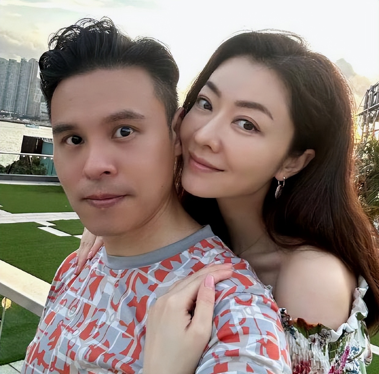 Xiong Dailin made a high-profile love show! Taking a photo with Guo ...
