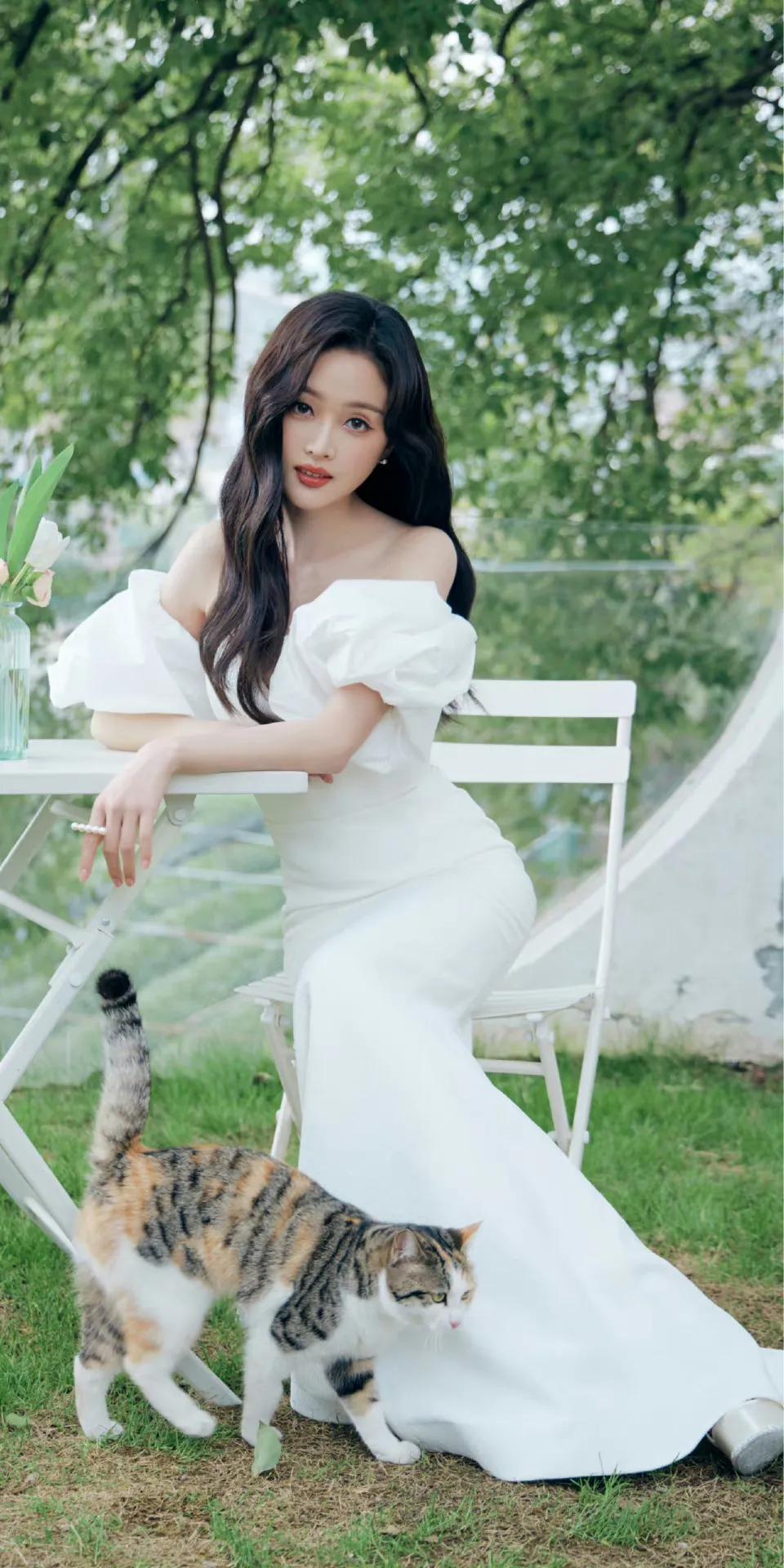 White tube top dress - Wu Xuanyi - iMedia