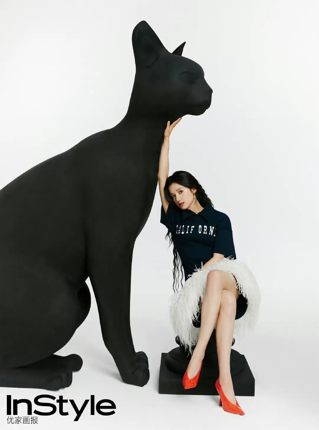 Post-95 Xiaohua Zhang Jingyi's latest magazine style is sensual and ...