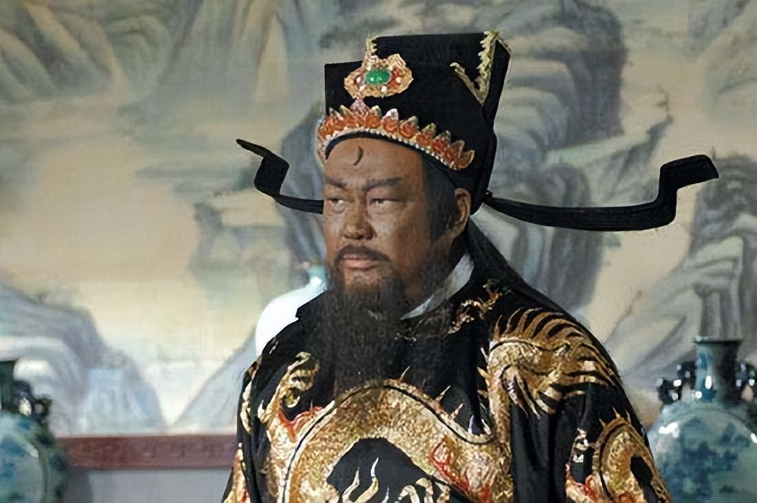 Why are Hong Kong judges and lawyers still wearing robes and wigs ...