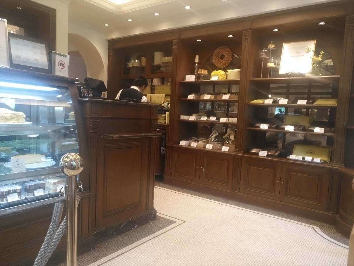 HARBS, a handmade fruit cake shop that is quite popular in Japan iNEWS