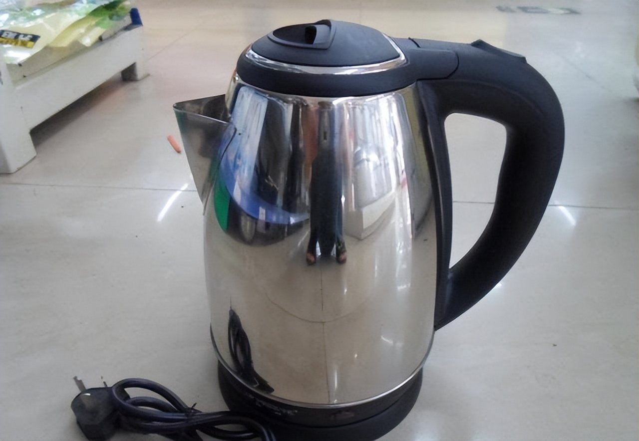 Frequent drinking of water boiled by "electric kettle" not only damages