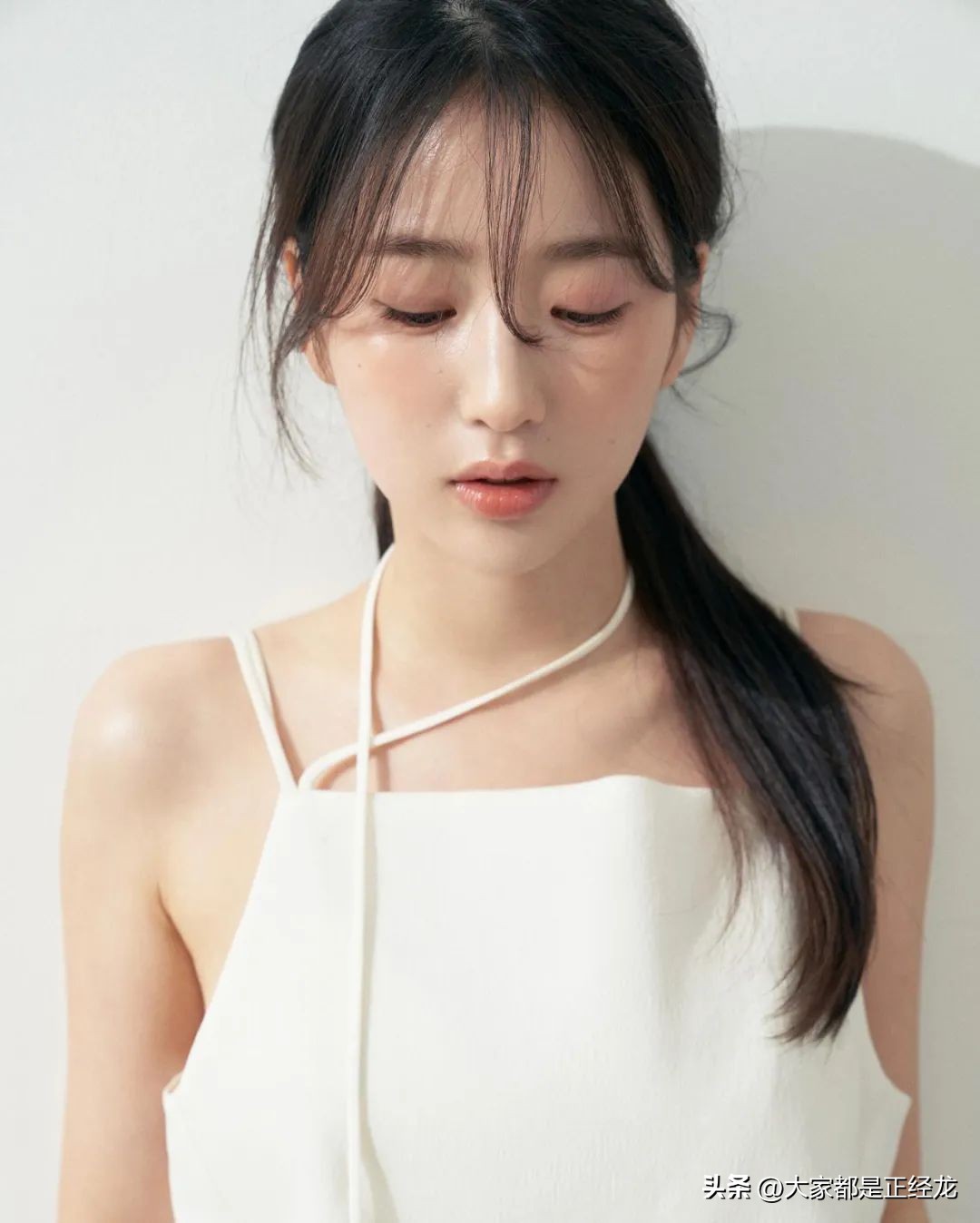 Leekahee, a Korean fashion model, has an elegant temperament and wears ...