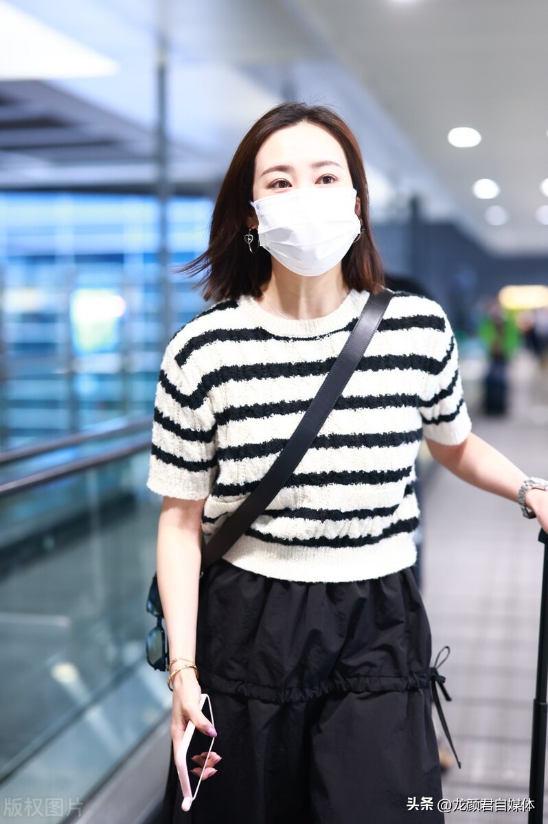 Li Chun and Ma Di appeared in the same frame at Shanghai Airport - iNEWS