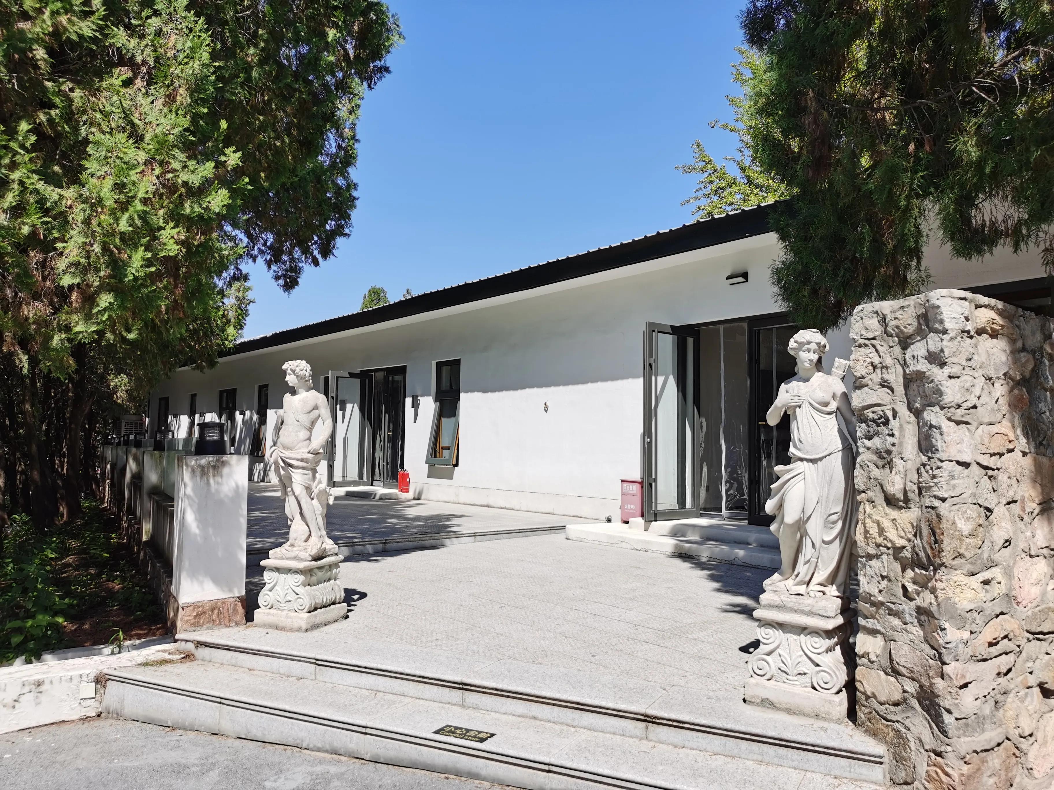 TAO European Antique Furniture Homestay iMedia