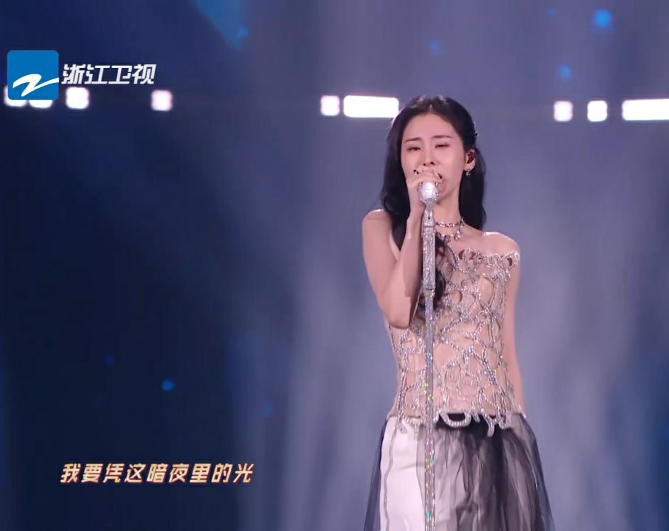 Zhang Bichen is too dazzling in the New Year's Eve, and he wins