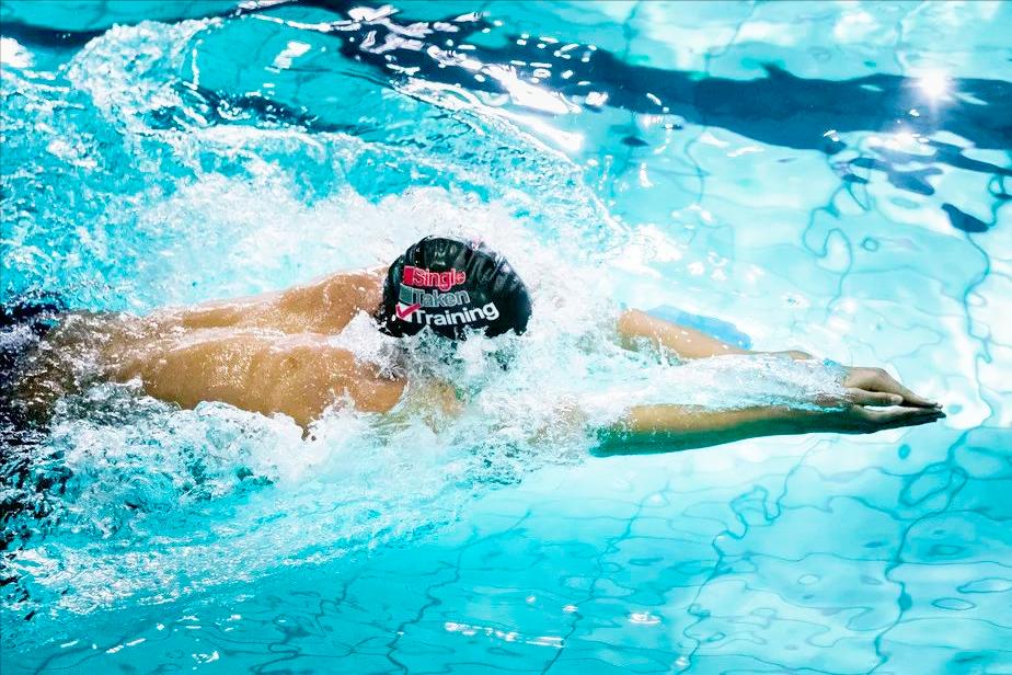 Swimming helps you burn fat and build muscle! iMedia