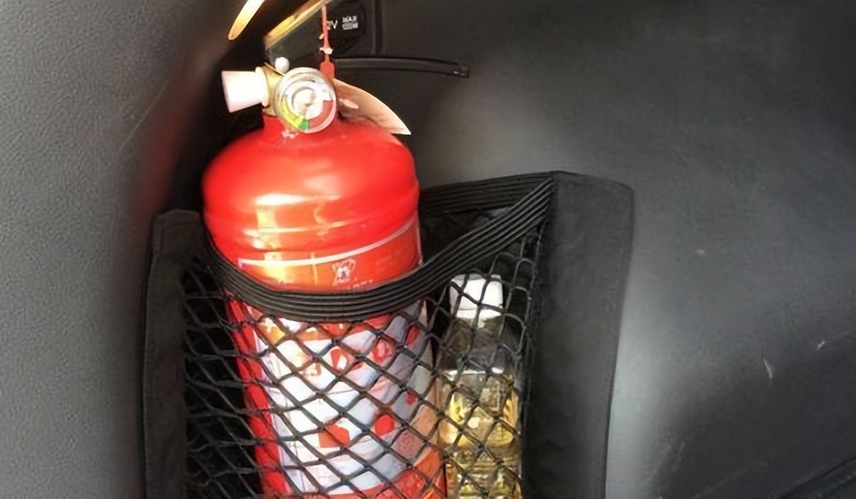 Will the fire extinguisher explode if it is put on the car in summer