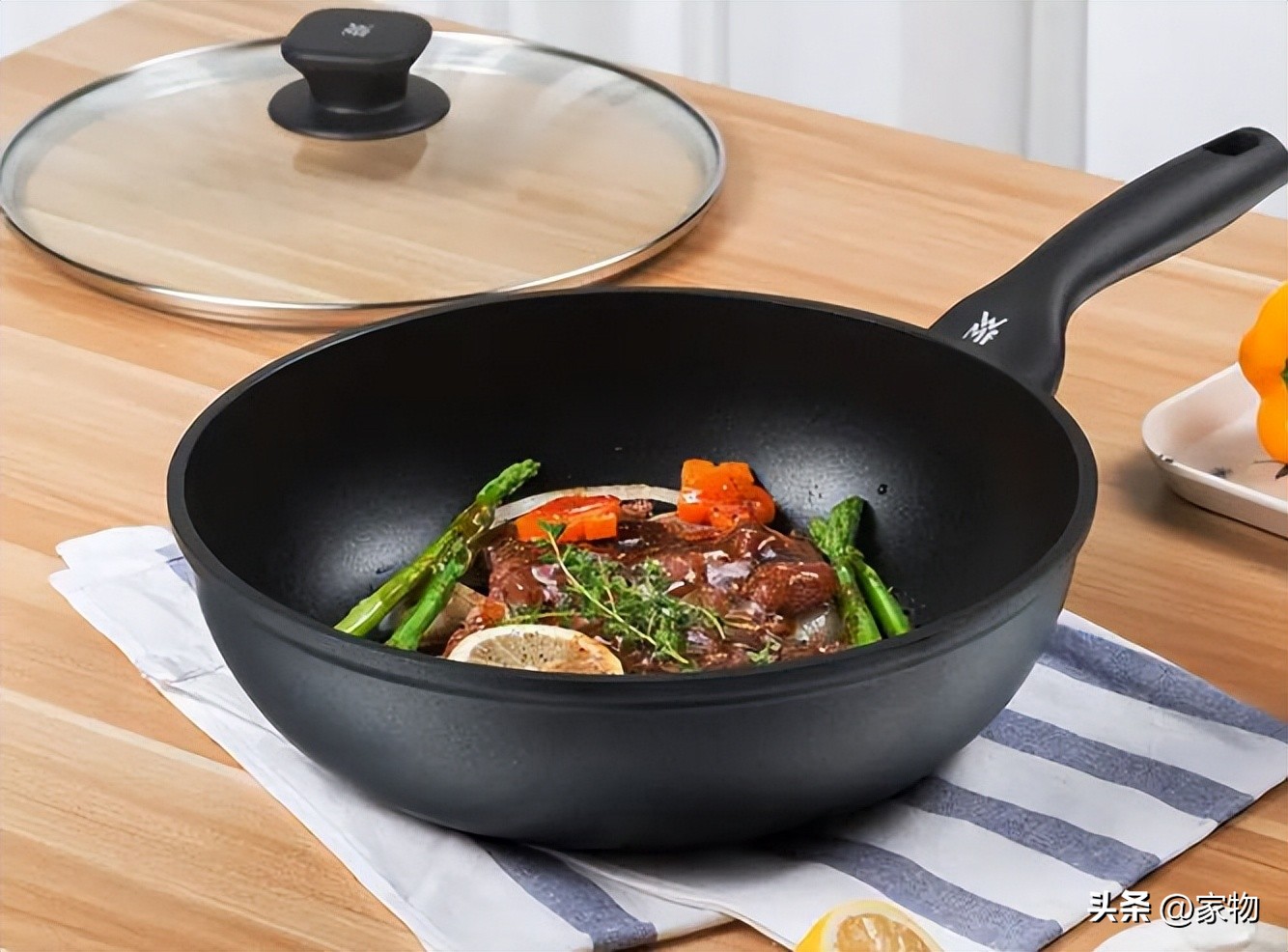 Do nonstick pans change every year?Teach you 3 cleaning and