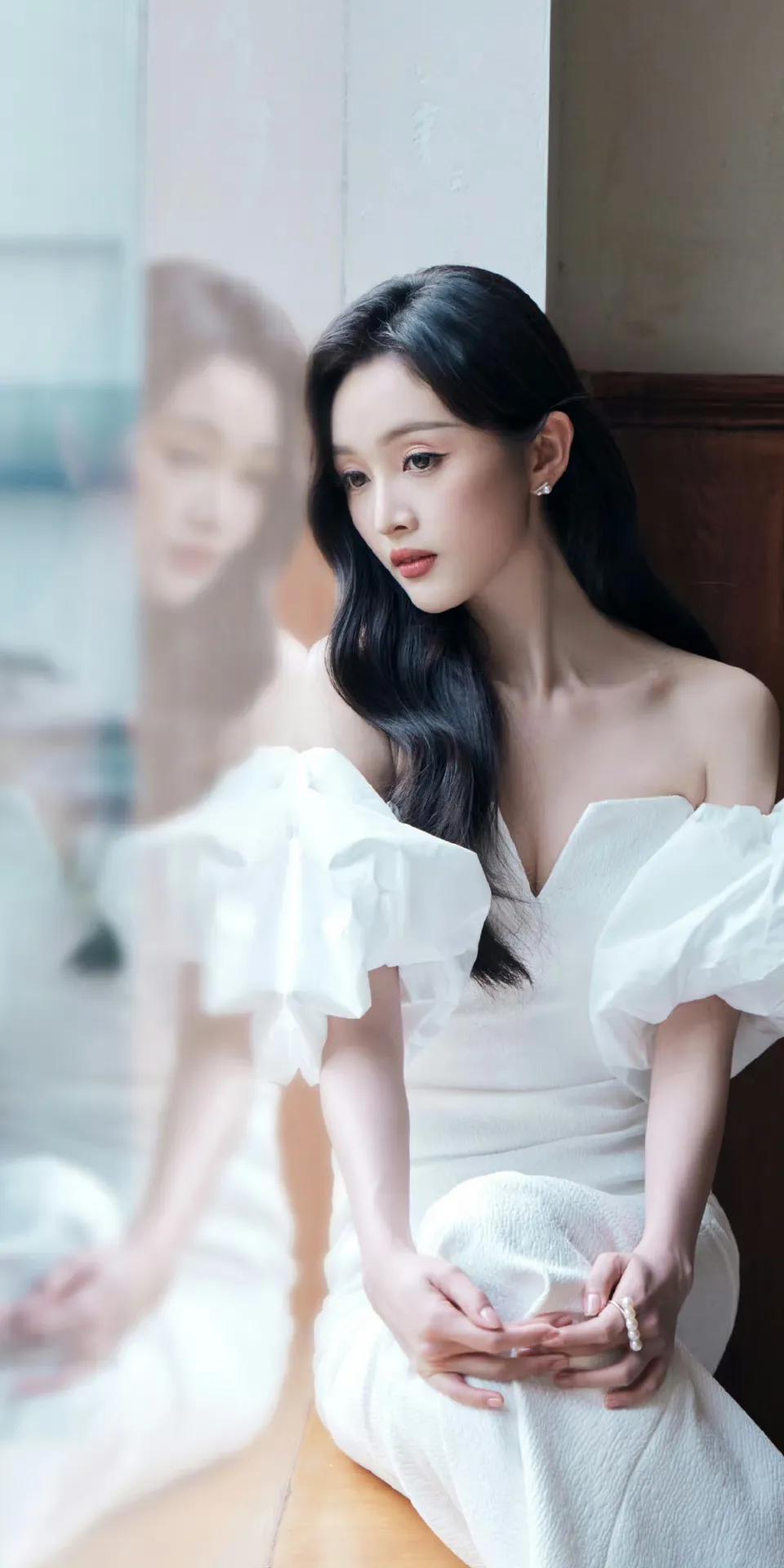 White tube top dress - Wu Xuanyi - iMedia