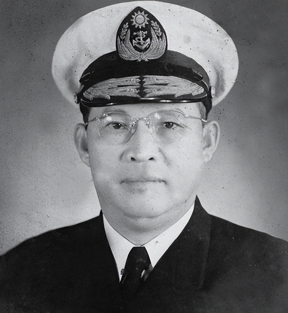 In 1949, Zhang Aiping was ordered to set up a navy in danger. During ...