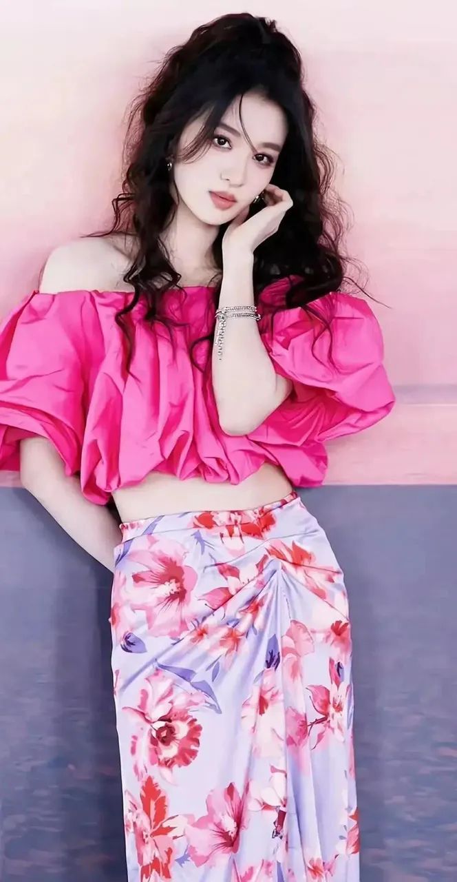 Wang Churan put on "dopamine" outfit, like a different person, and ...