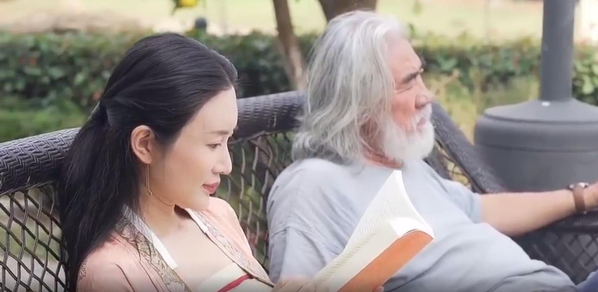 Added new members? Zhang Jizhong and his beautiful wife Du Xinglin went ...