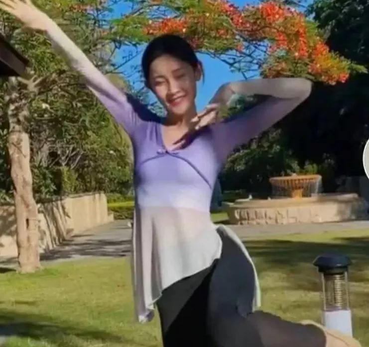 Chun Yu's cookie-cutter dance was too embarrassing. You only know one ...