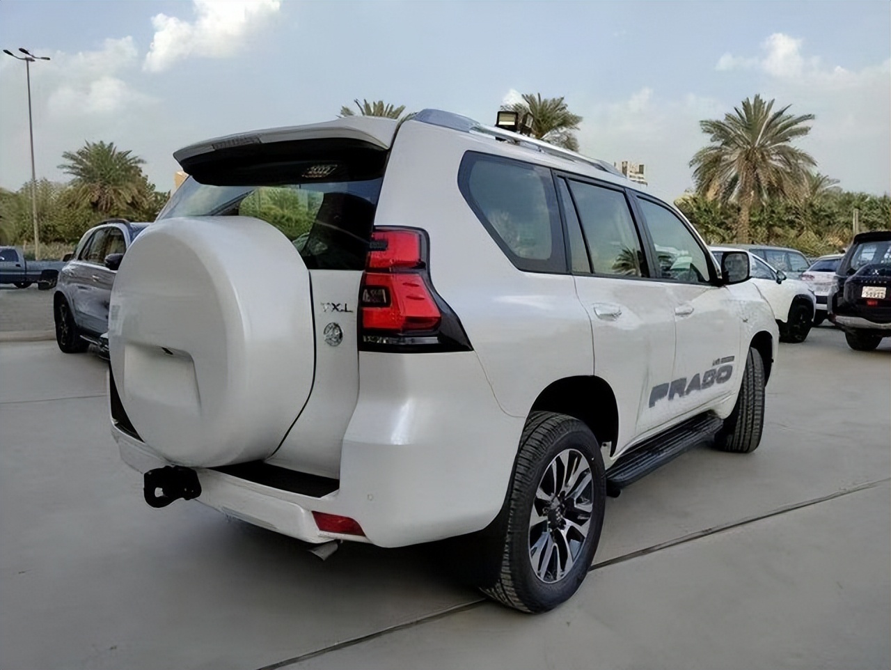 Where can I rent a car in Chengdu? what's the price iNEWS