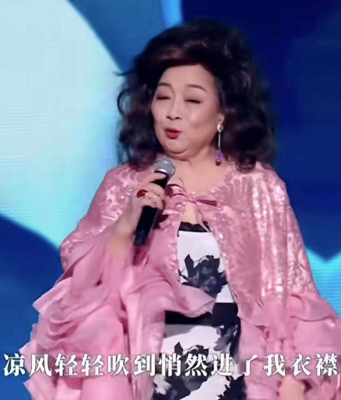 On June 29, Xu Xiaofeng at the "Dawan District Film and Music Gala ...