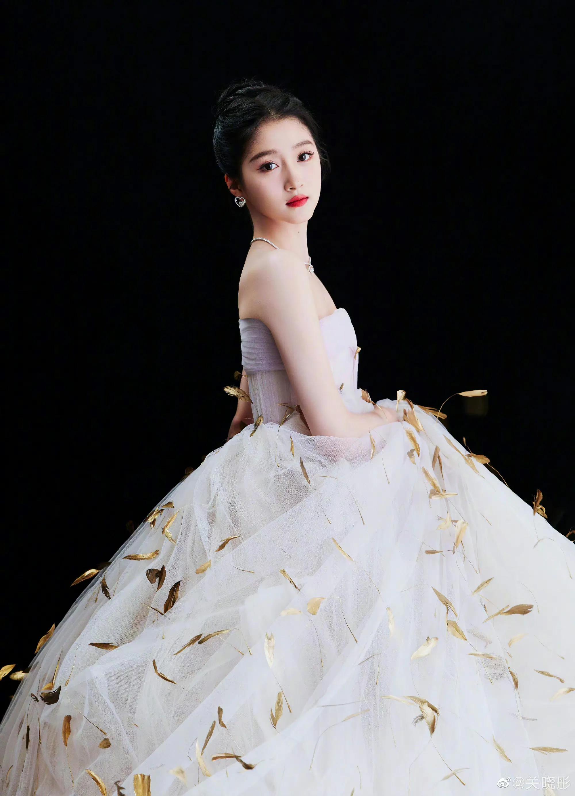 Guan Xiaotong - iMedia