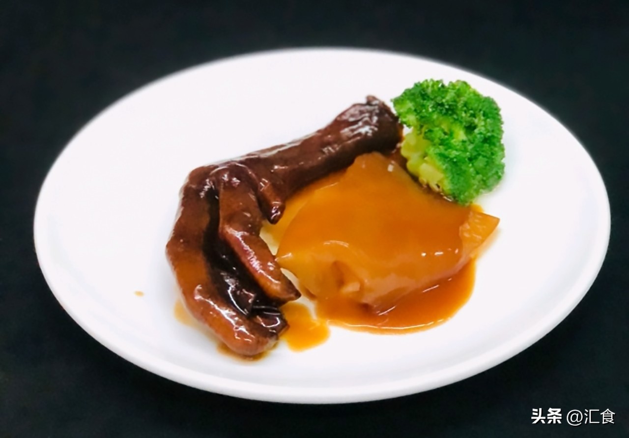 Braised goose palm with fish maw in abalone sauce, deepsea cuttlefish