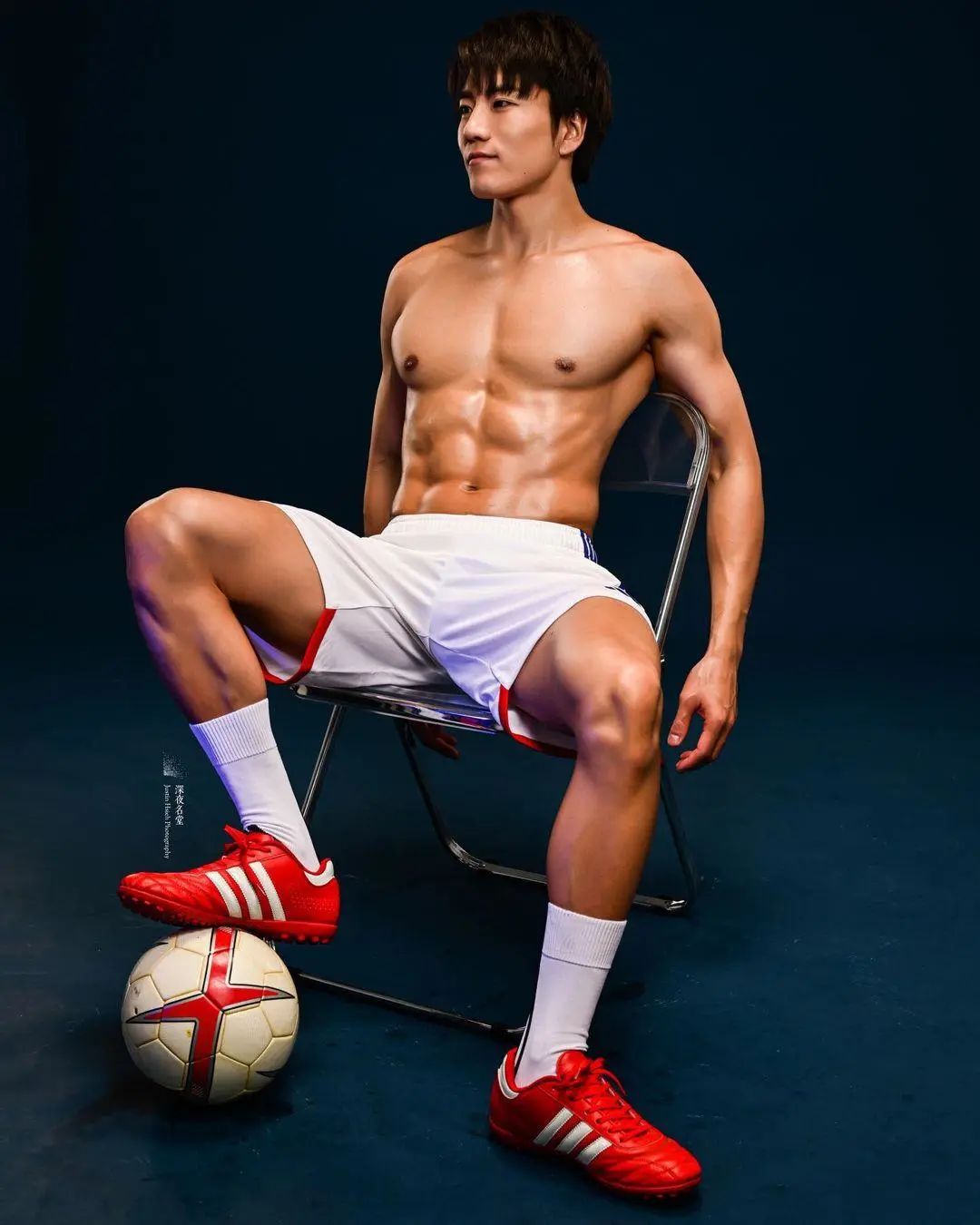 Prettier than Hongxiang? Japanese muscular construction worker Narimiya Jin  is also coming to China to collect money? - iNEWS